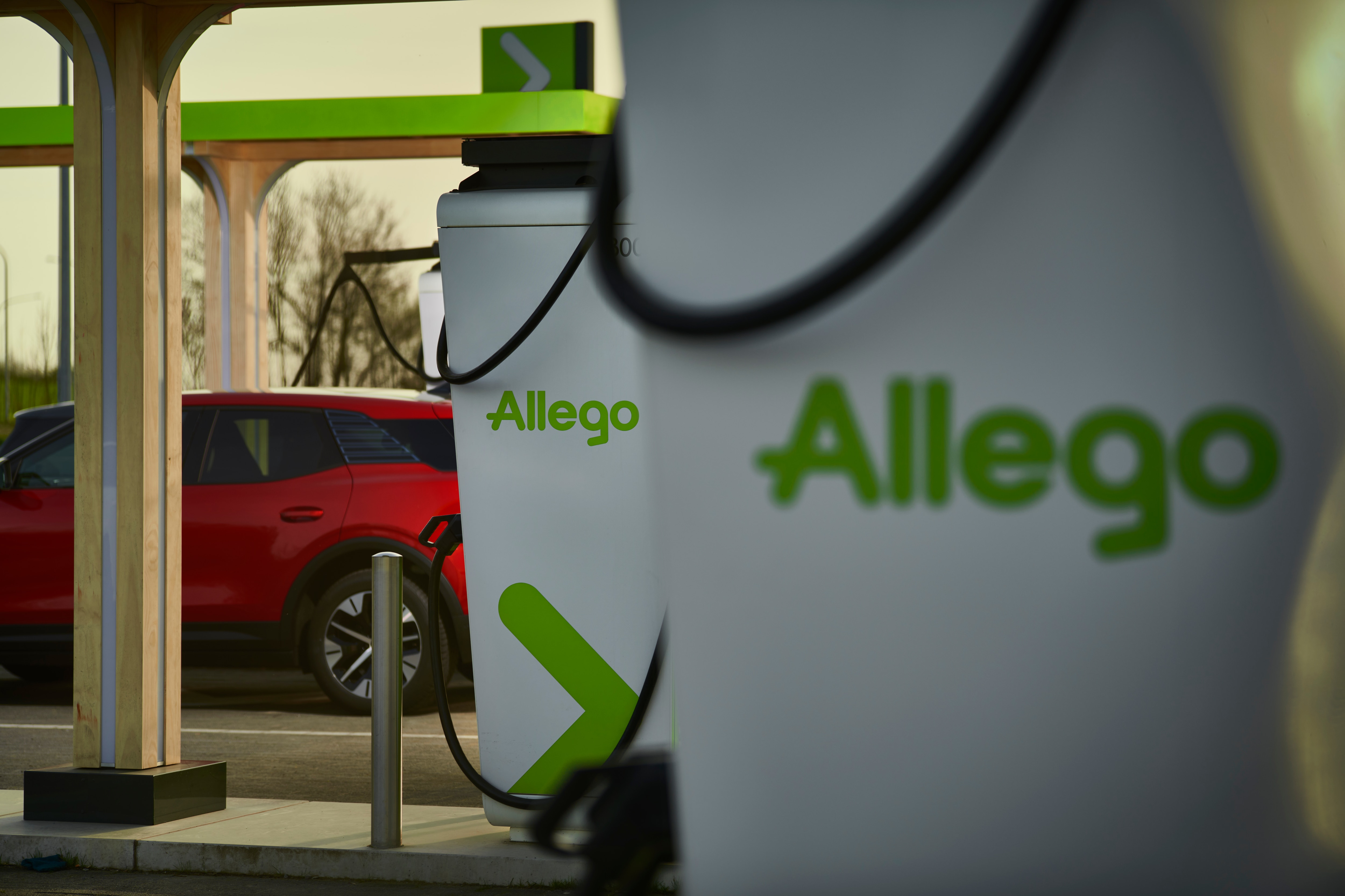 Ford and Allego partner to electrify European dealership network with ultra-Fast charging LICENSE EXPIRES: In perp - LICENSE BY: Makerhouse Germany LICENSE SCOPE: A - Earned editorial, press releases, press kits. C - All non-broadcast digital and online media, plus Retail and POS (showrooms, events etc). D - All print media (newspaper, magazine etc) REGION: GLOBAL. COPYRIGHT AND IMAGE RIGHTS: This content is solely for editorial use and for providing individual users with information. Any storage in databases, or any distribution to third parties within the scope of commercial use, or for commercial use is permitted with written consent from Ford of Europe only.