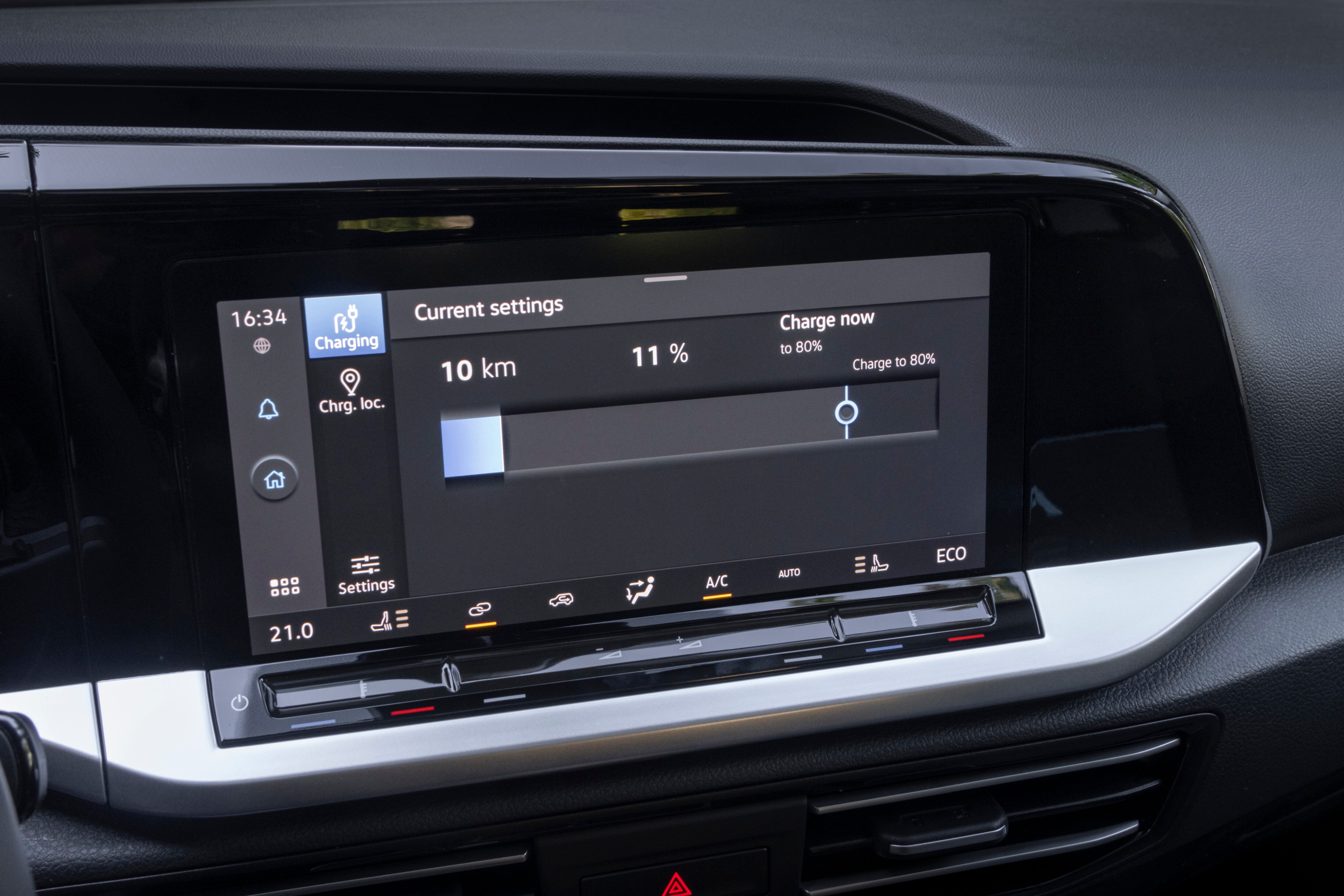 Ford introduces a plug-in hybrid Tourneo Connect with 110 km of electric range and smart drive modes for versatility LICENSE EXPIRES: 19.03.2027 - LICENSE BY: Stu Price / SP TV Ltd LICENSE SCOPE: A - Earned editorial, press releases, press kits. B - All non-broadcast digital and online media. C - All non-broadcast digital and online media, plus Retail and POS (showrooms, events etc). REGION: Europe. COPYRIGHT AND IMAGE RIGHTS: This content is solely for editorial use and for providing individual users with information. Any storage in databases, or any distribution to third parties within the scope of commercial use, or for commercial use is permitted with written consent from Ford of Europe only.
