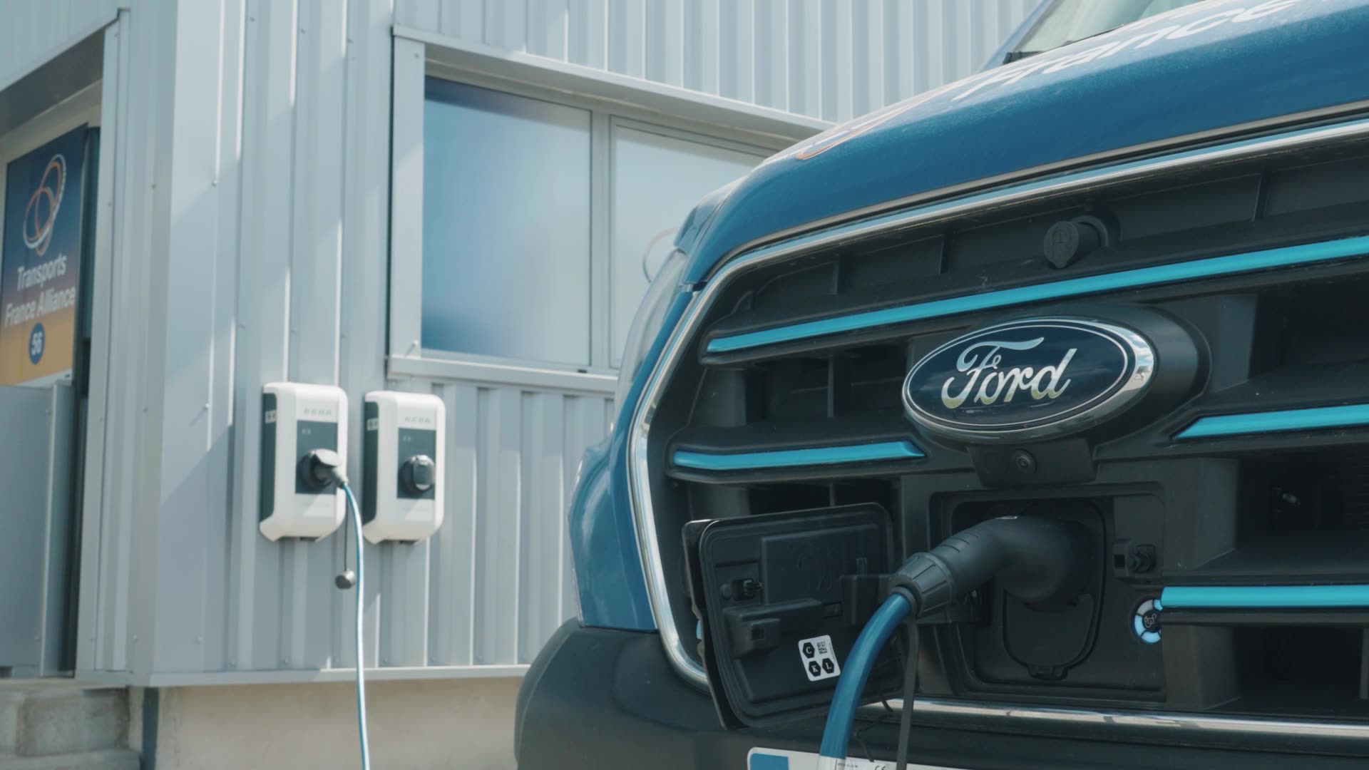 Small Businesses Could Save €14,000 Per Van by Going Electric. LICENSE EXPIRES: 30th June 2027 - LICENSE BY: LMZ Prod LICENSE SCOPE: A - Earned editorial, press releases, press kits. B - All non-broadcast digital and online media. C - All non-broadcast digital and online media, plus Retail and POS (showrooms, events etc). REGION: Europe COPYRIGHT AND IMAGE RIGHTS: This content is solely for editorial use and for providing individual users with information. Any storage in databases, or any distribution to third parties within the scope of commercial use, or for commercial use is permitted with written consent from Ford of Europe only.