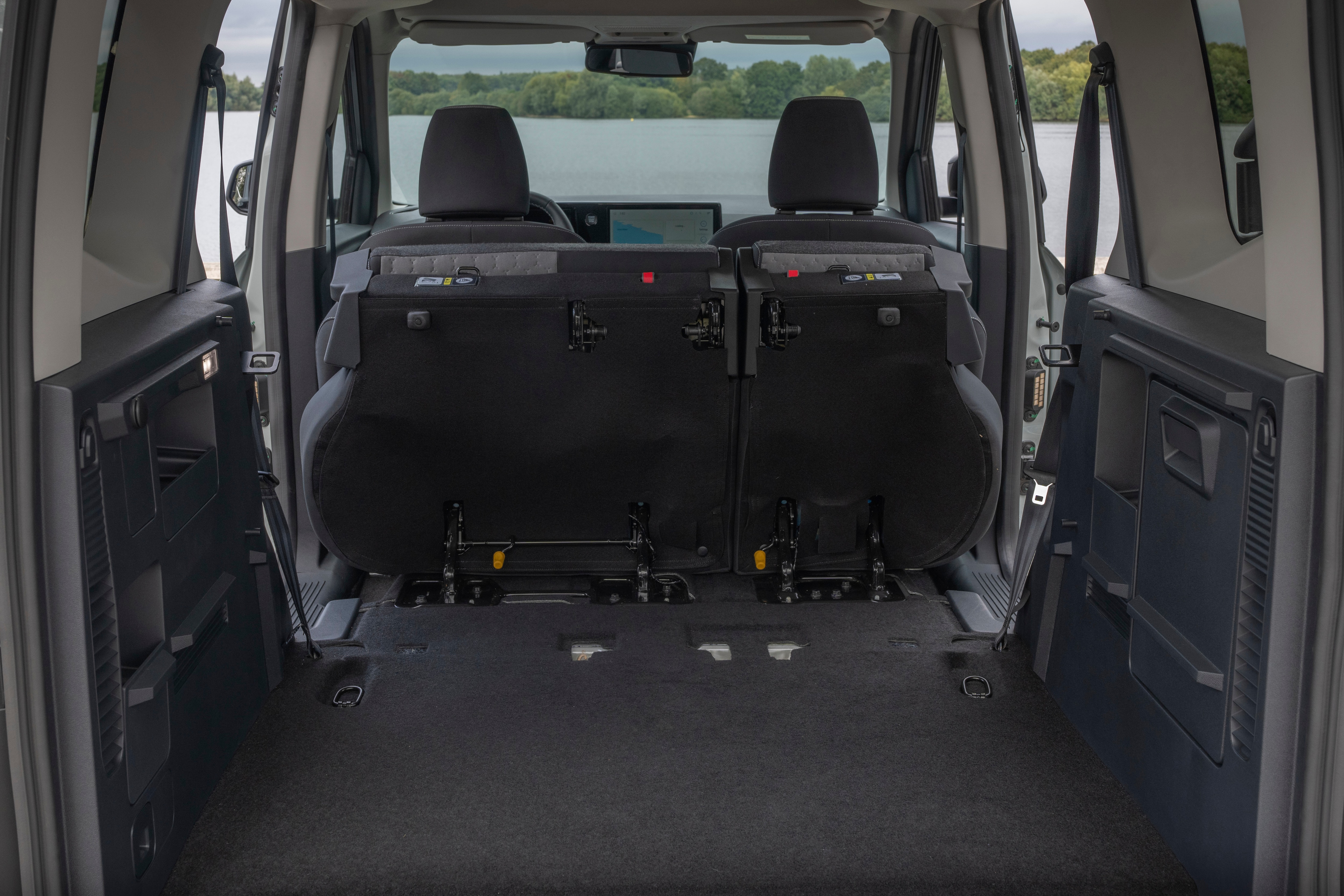 Stylish, Spacious E-Tourneo Courier Expands Electric Vehicle Roll Out. LICENSE EXPIRES: 8th October 2027 - LICENSE BY: Stuart Price LICENSE SCOPE: A - Earned editorial, press releases, press kits. B - All non-broadcast digital and online media. C - All non-broadcast digital and online media, plus Retail and POS (showrooms, events etc). D - All print media (newspaper, magazine etc) REGION: Europe COPYRIGHT AND IMAGE RIGHTS: This content is solely for editorial use and for providing individual users with information. Any storage in databases, or any distribution to third parties within the scope of commercial use, or for commercial use is permitted with written consent from Ford of Europe only.
