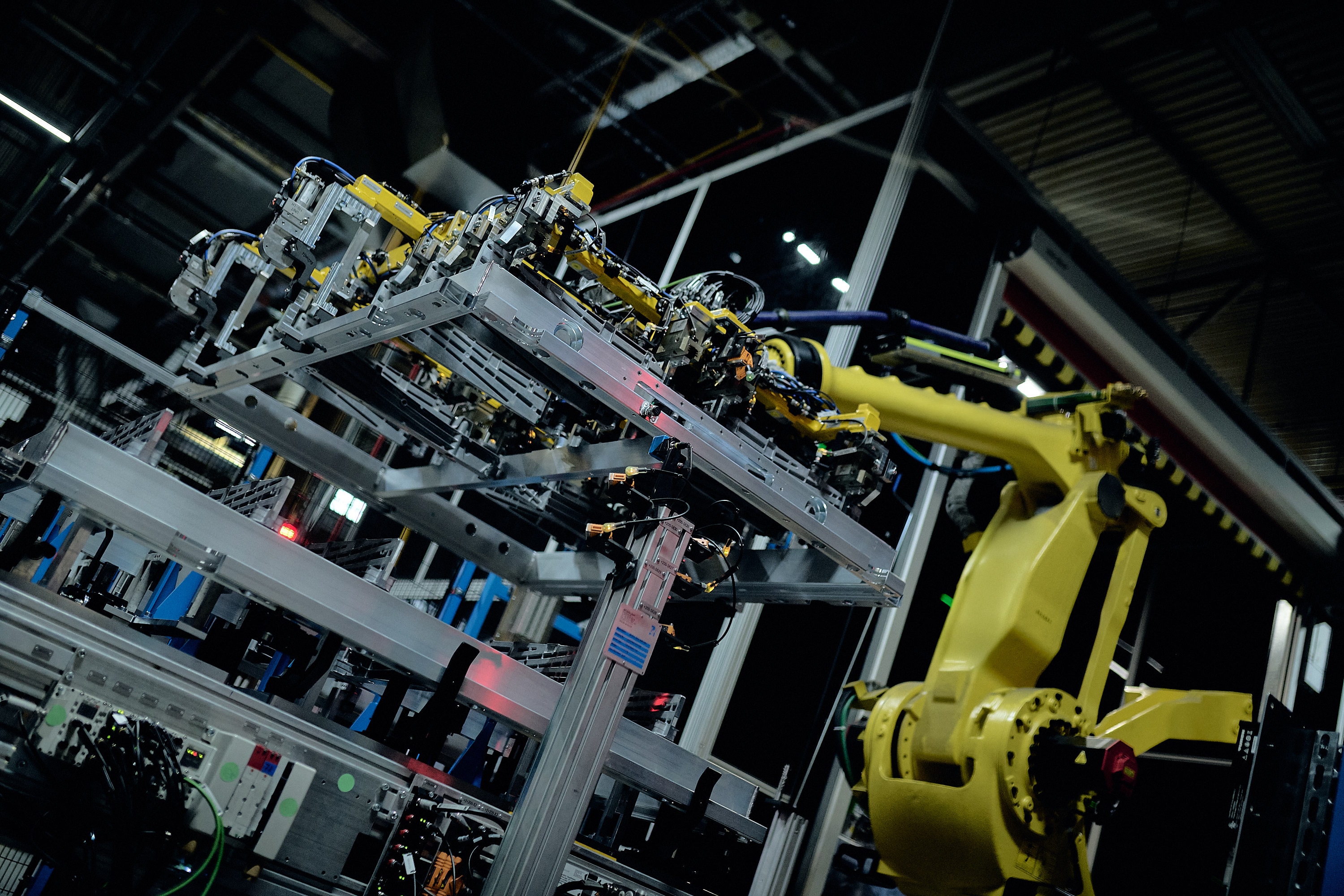 Robots assembling battery packs at the Ford Cologne Battery Plant