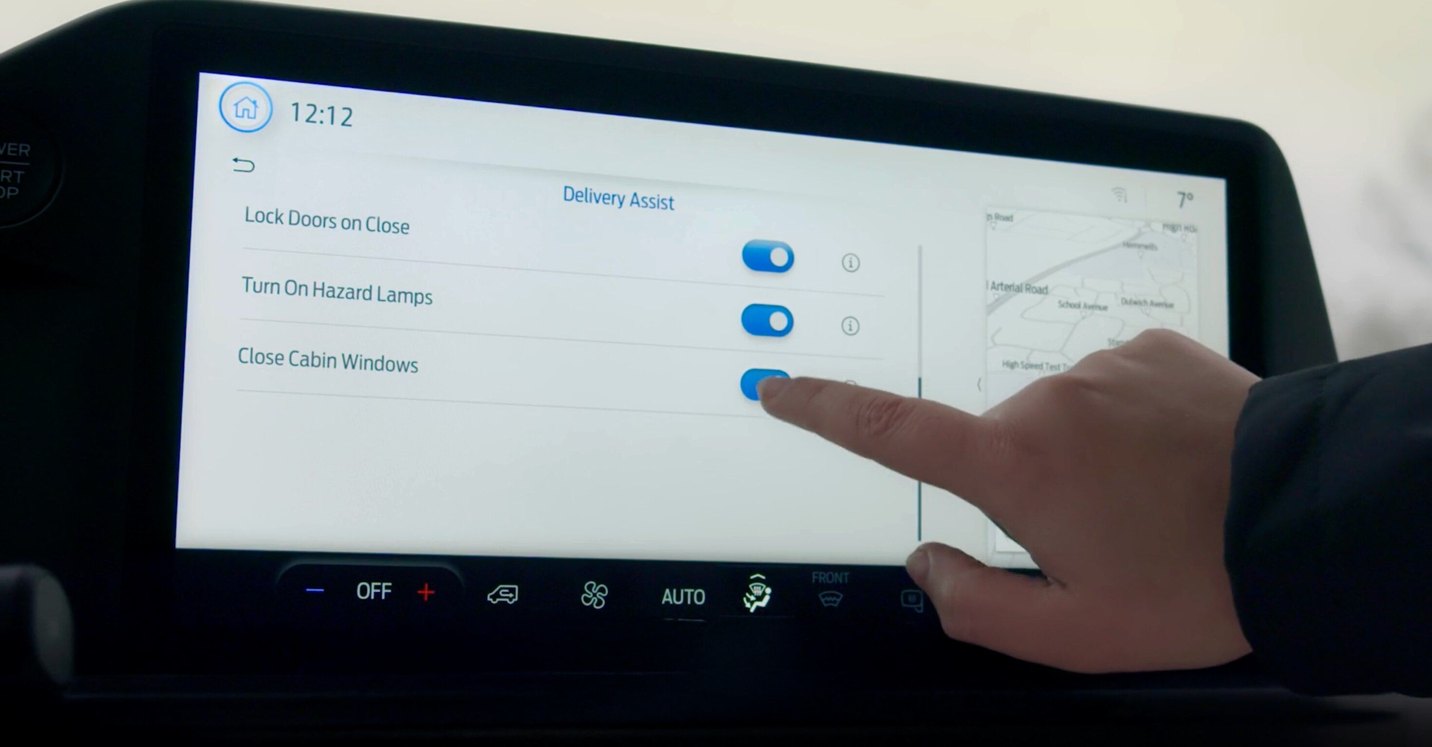 Ford Pro Delivery Assist technology automatically turns off the engine, closes windows, locks doors and activates hazard lights when delivery van drivers make stops LICENSE EXPIRES: 10.02.2028 - LICENSE BY: Hogarth LICENSE SCOPE: A - Earned editorial, press releases, press kits. B - All non-broadcast digital and online media. REGION: EU COPYRIGHT AND IMAGE RIGHTS: This content is solely for editorial use and for providing individual users with information. Any storage in databases, or any distribution to third parties within the scope of commercial use, or for commercial use is permitted with written consent from Ford of Europe only.