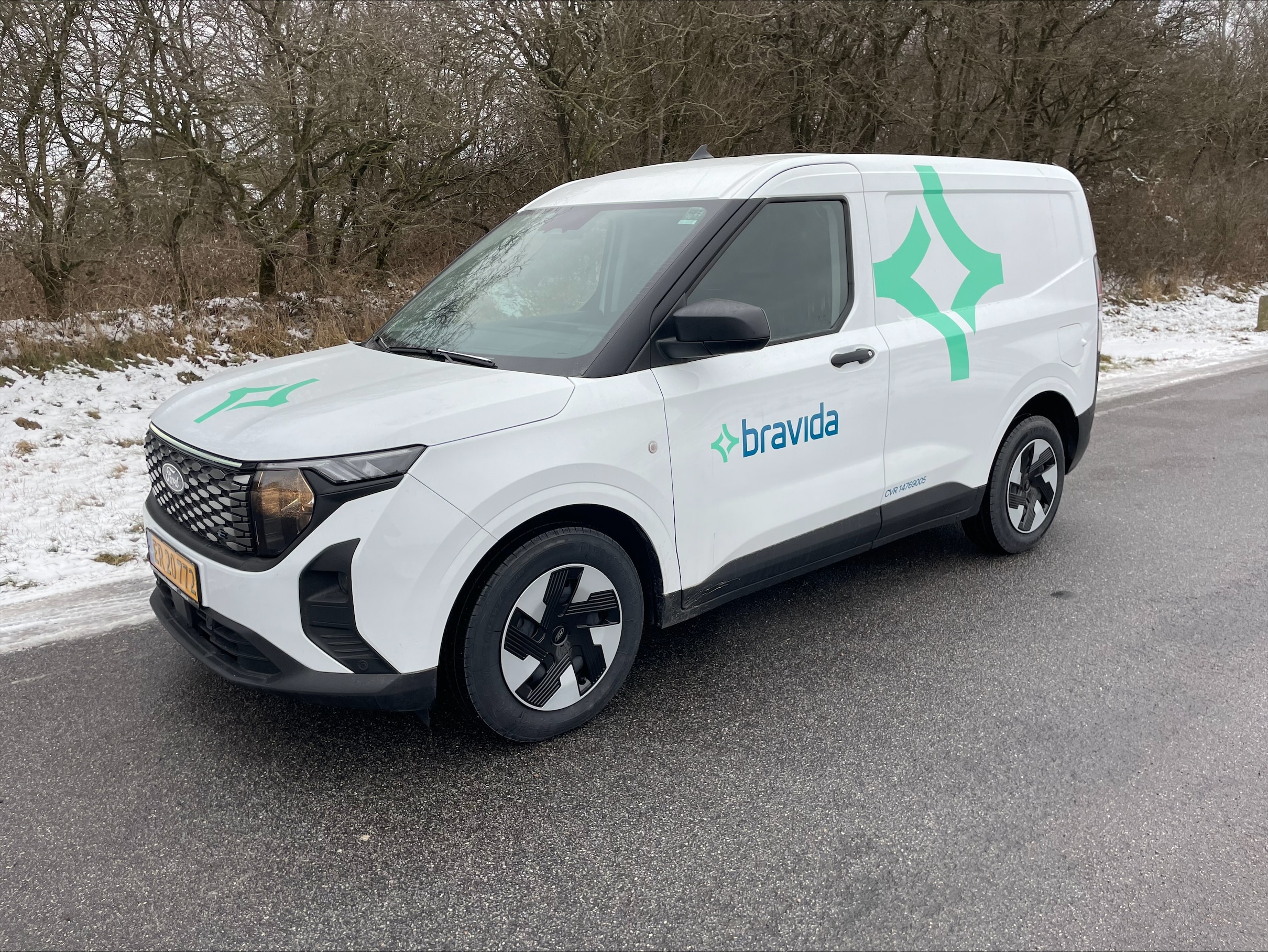 Ford E-Transit Courier in Bravida livery on snowy Scandinavian street