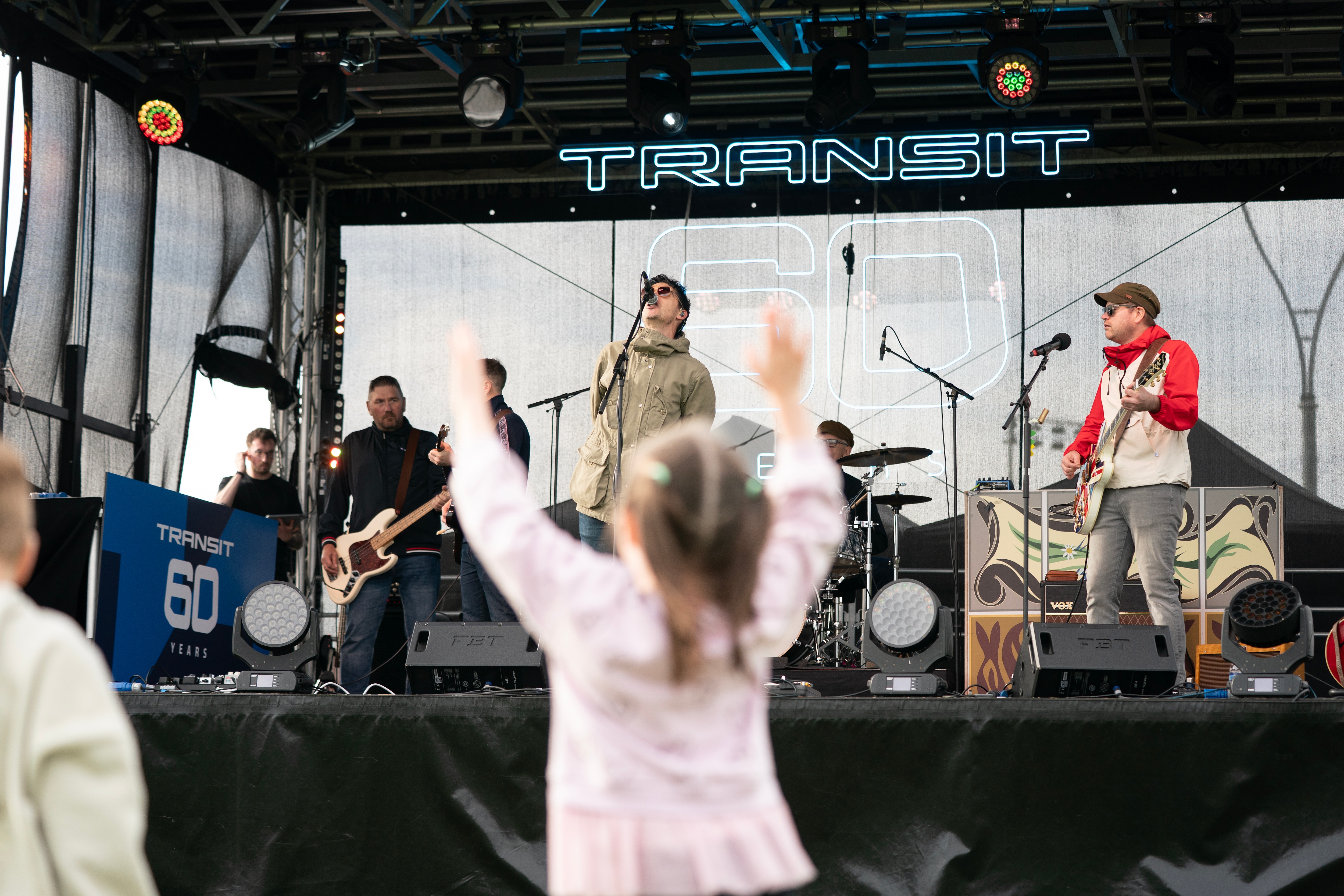 Tribute band Definitely Could be Oasis had the crowd singing along. License valid for earned editorial, press releases, press kits. All non-broadcast digital and online media Region: Global. This content is solely for editorial use and for providing individual users with information. Any storage in databases, or any distribution to third parties within the scope of commercial use, or for commercial use is permitted with written consent from Ford in Europe GmbH only.