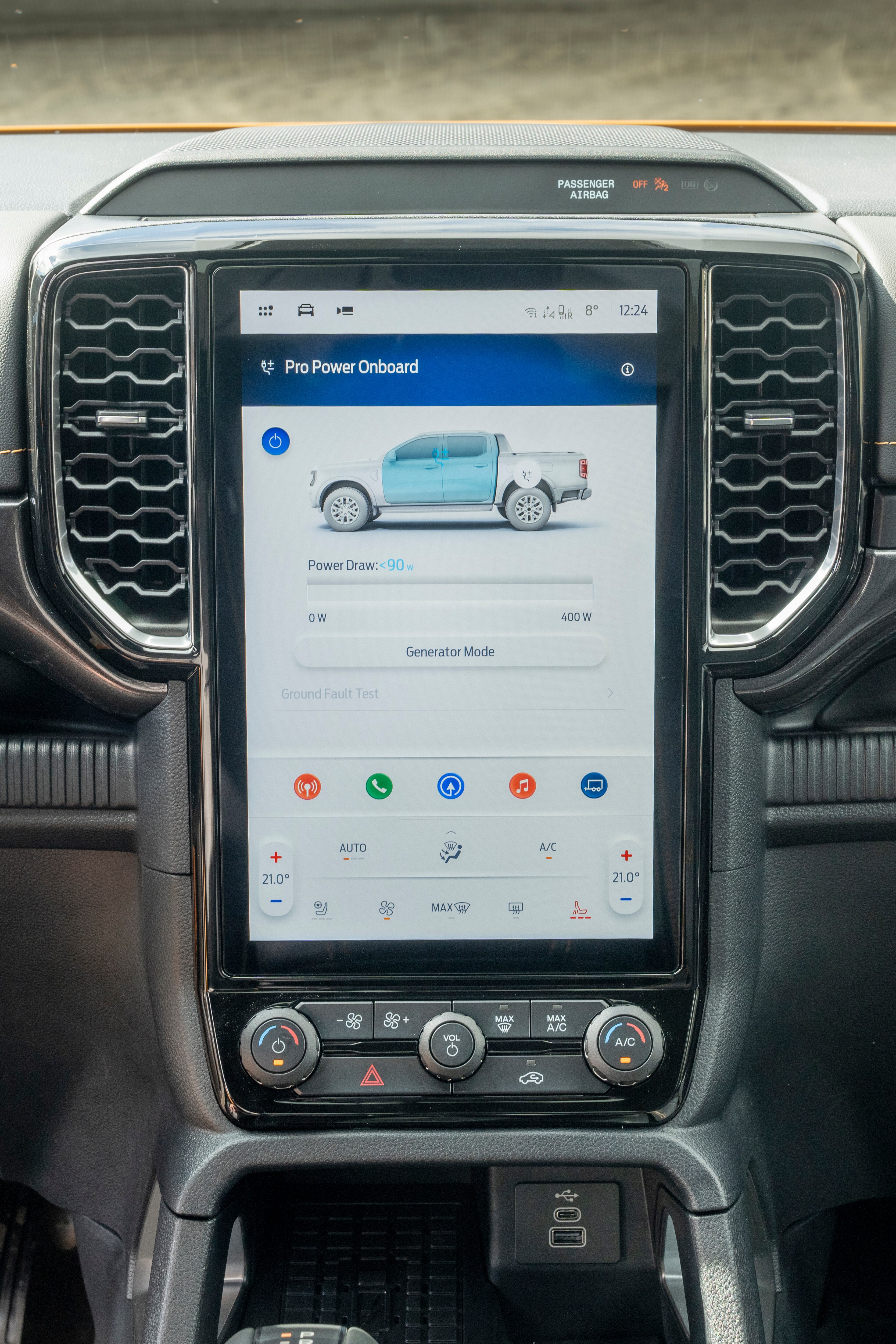 Pro Power Onboard system is controlled via Ranger PHEV's SYNC 4 infotainment system, with the power draw of plugged-in items displayed on the touchscreen. License valid for earned editorial, press releases, press kits. Region: Europe. This content is solely for editorial use and for providing individual users with information. Any storage in databases, or any distribution to third parties within the scope of commercial use, or for commercial use is permitted with written consent from Ford in Europe GmbH only.
