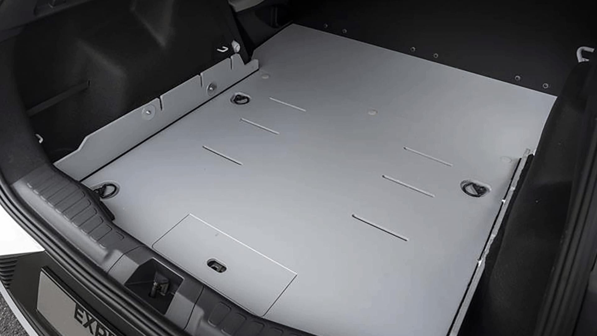 Animation showing Explorer Van's moveable load dividers