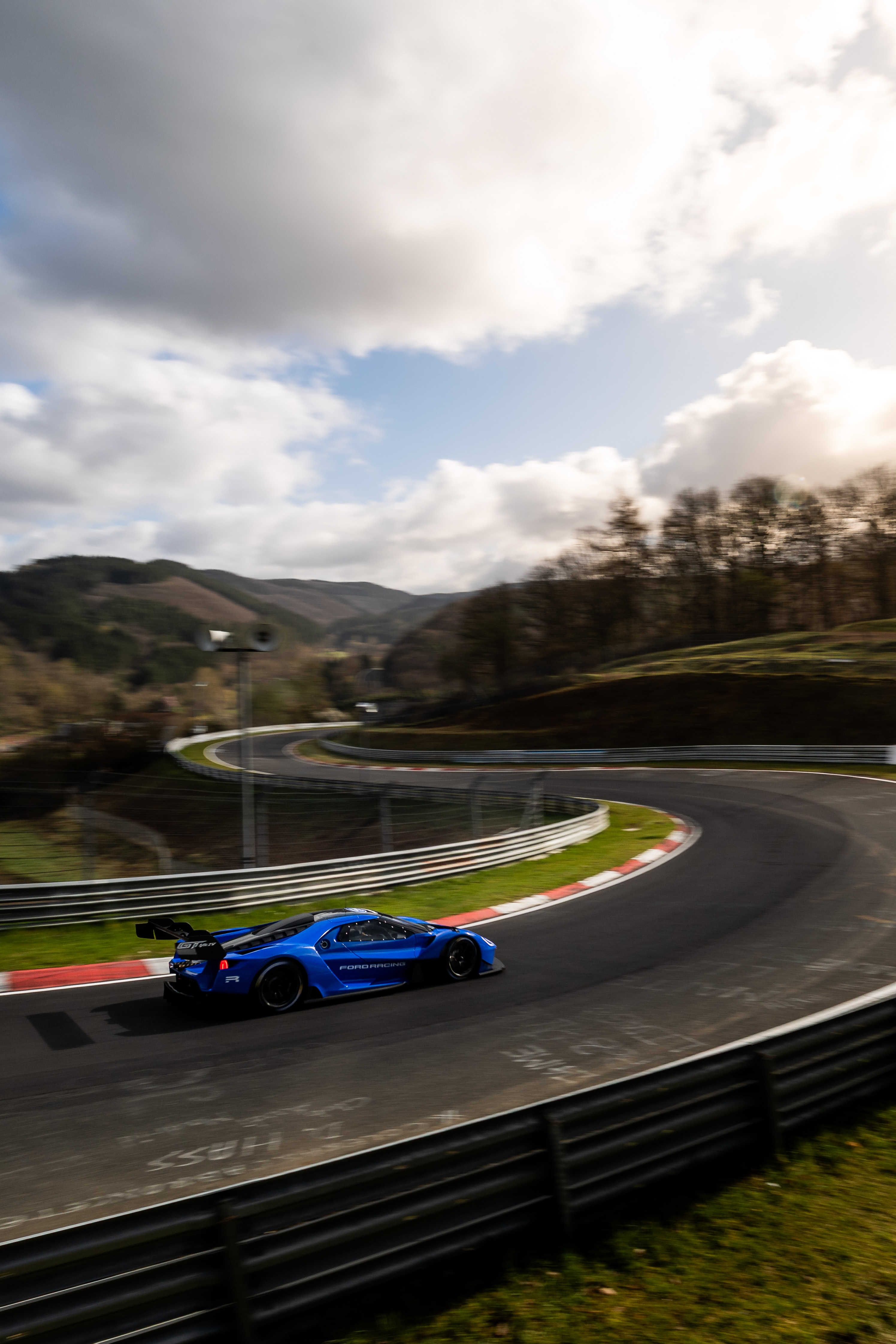 The Ford GT Mk IV driven by Frédéric Vervisch lapped the Nürburgring Nordschleife in 6:15.977 — setting a new record as the fastest American OEM. License valid for earned editorial, press releases, press kits. All non-broadcast digital and online media Region: Global. This content is solely for editorial use and for providing individual users with information. Any storage in databases, or any distribution to third parties within the scope of commercial use, or for commercial use is permitted with written consent from Ford in Europe GmbH only.