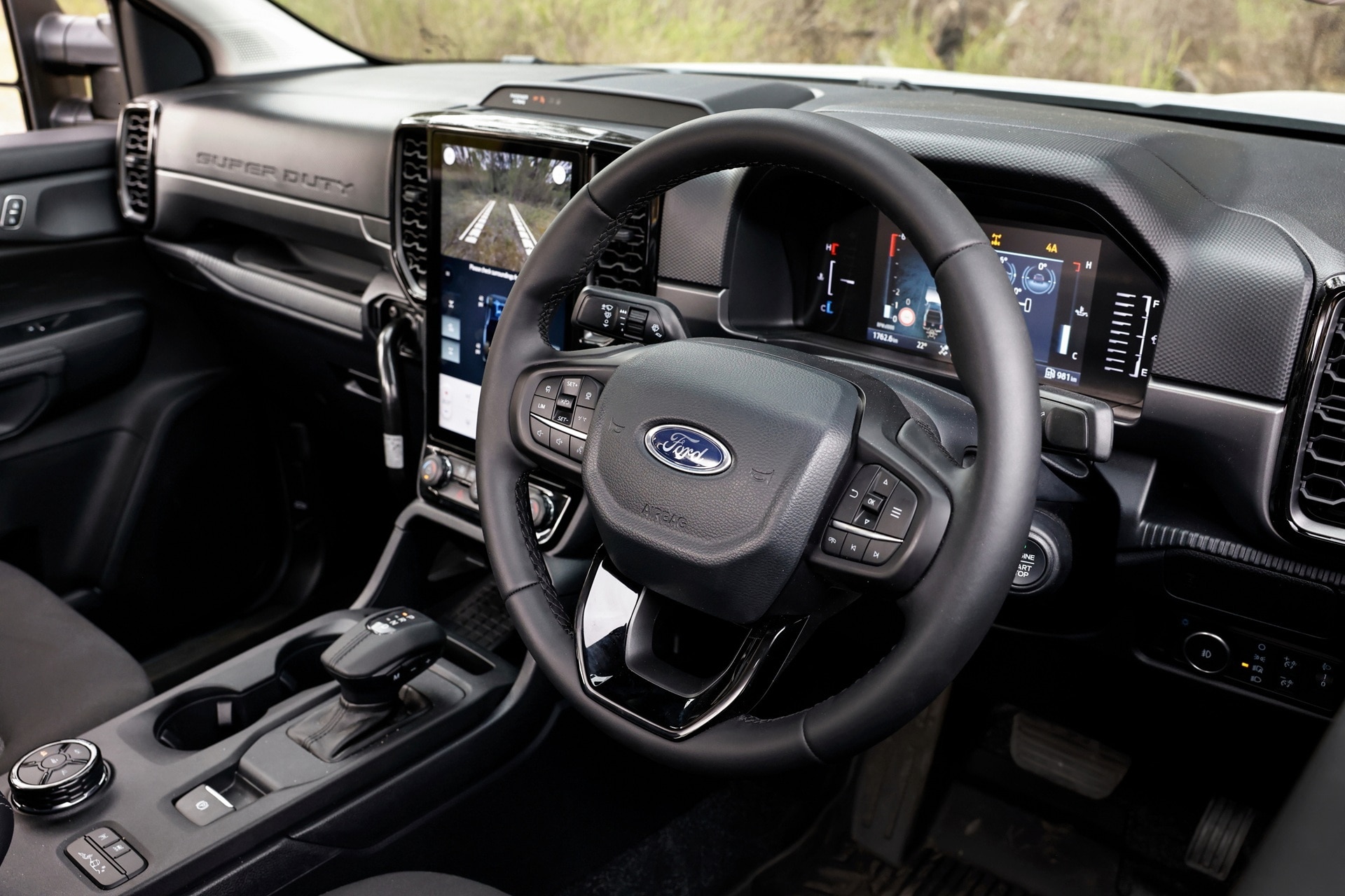 Screens and buttons in Ranger Super Duty cab