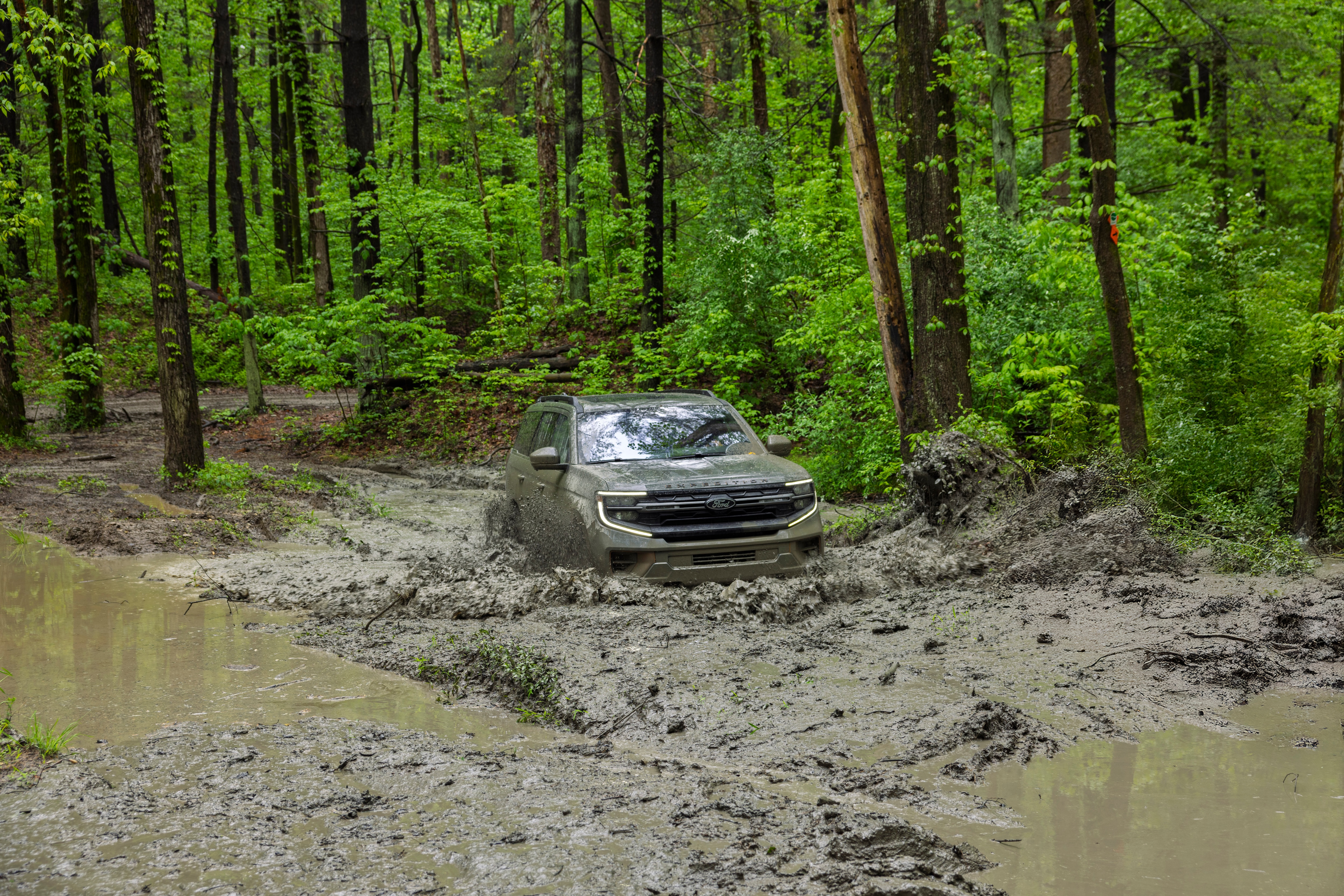 2025 Expedition Tremor with optional features shown.